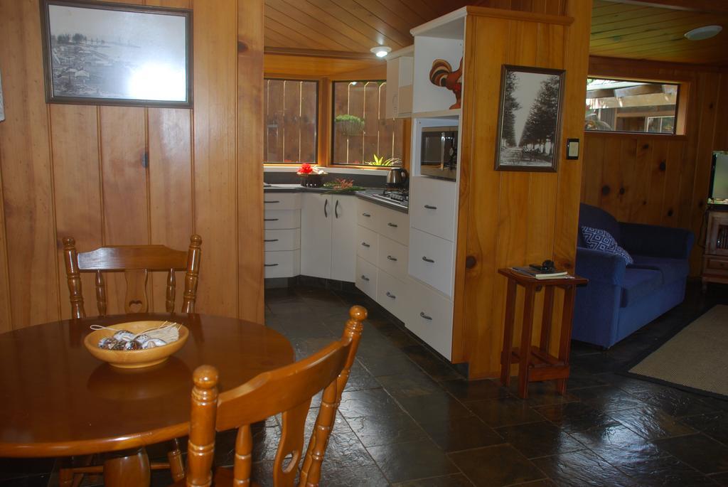 Coast Norfolk Island Burnt Pine Quarto foto