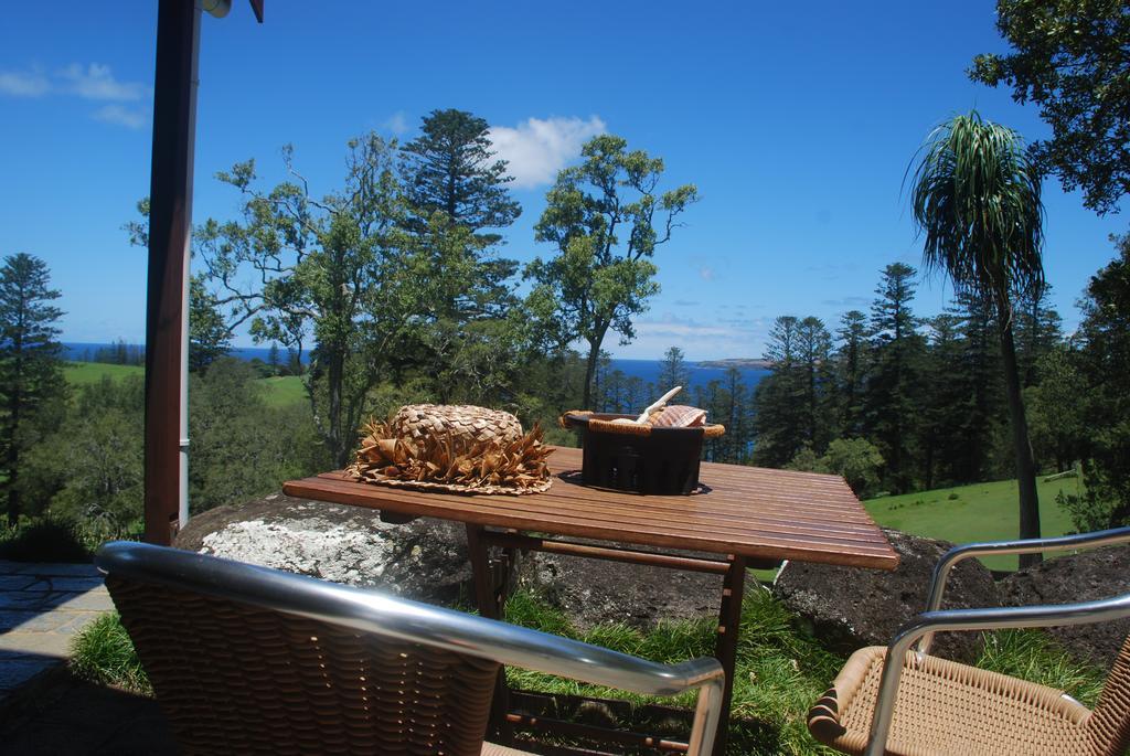 Coast Norfolk Island Burnt Pine Quarto foto